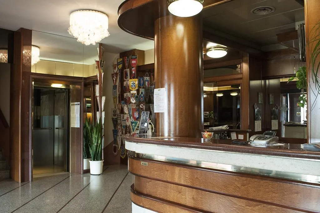 Le Gronde Hotel Cava Manara