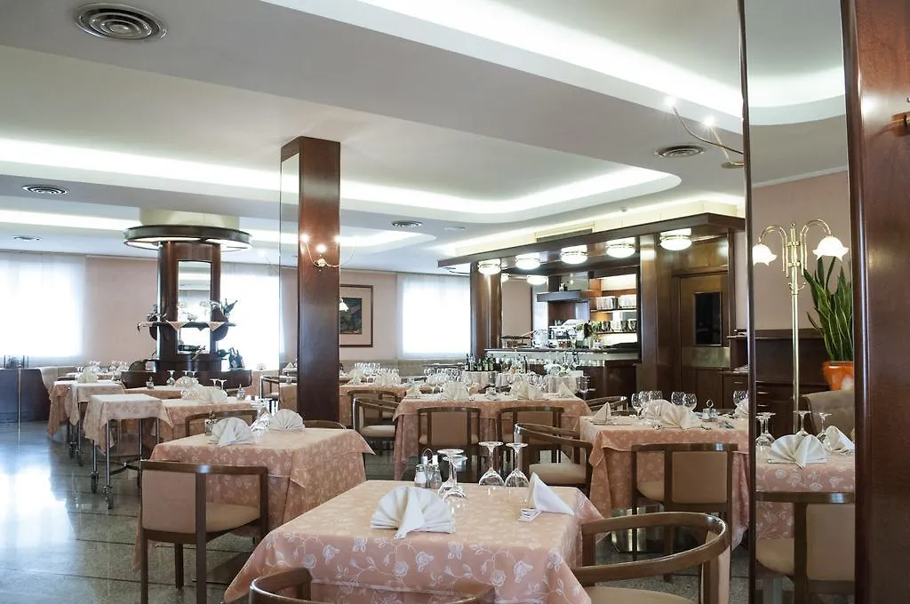 Le Gronde Hotel Cava Manara 4*,
