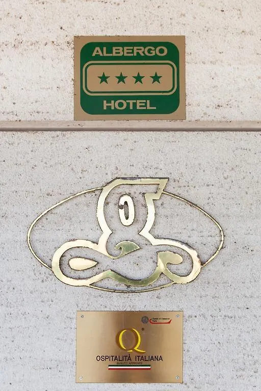 Le Gronde Hotel Cava Manara