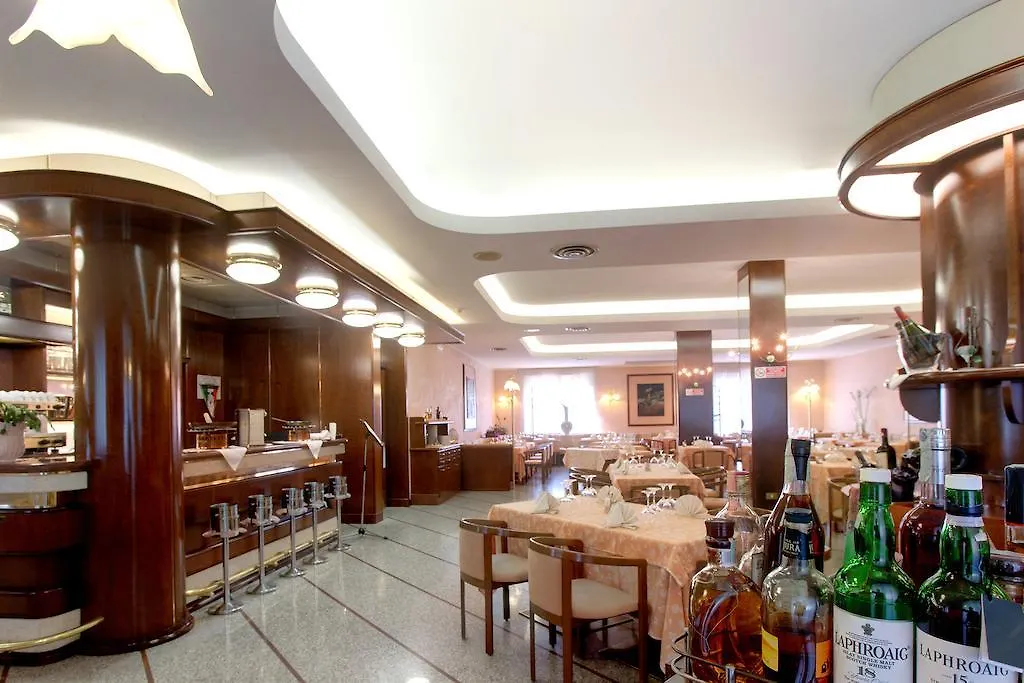 Le Gronde Hotel Cava Manara